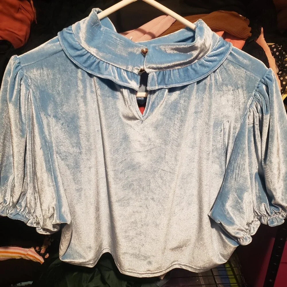 BNWT NWT Chrissa Sparkles Blue Velvet Heart Cutout Crop Top - Picture 6 of 7